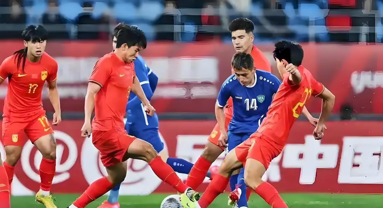 实力碾压：中国足球队在比赛中压倒对手