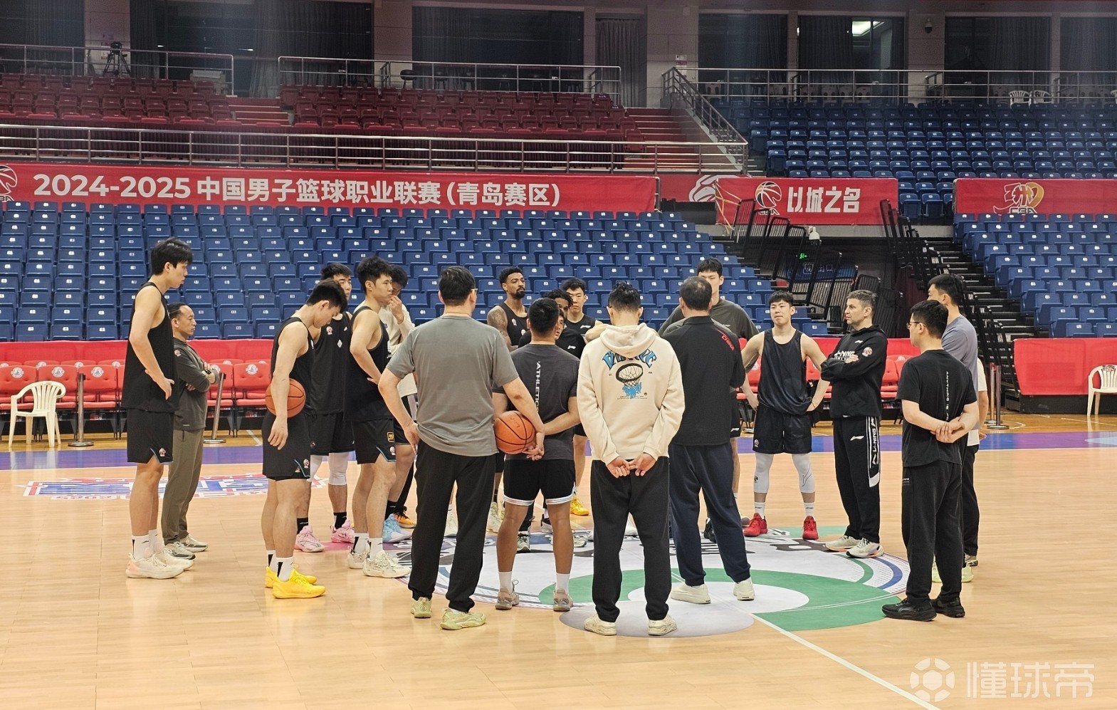 青岛队蓄势待发,谋求一场胜利 青岛队蓄势待发,谋求一场胜利