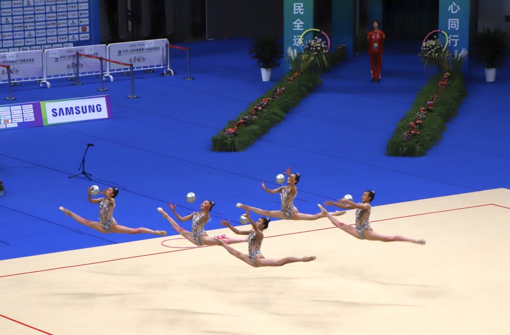 包含筑梦之战球队奋力拼搏，冲击佳绩的词条