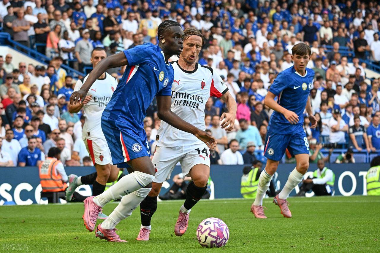 包含水晶宫队在比赛中抢得宝贵分数的词条