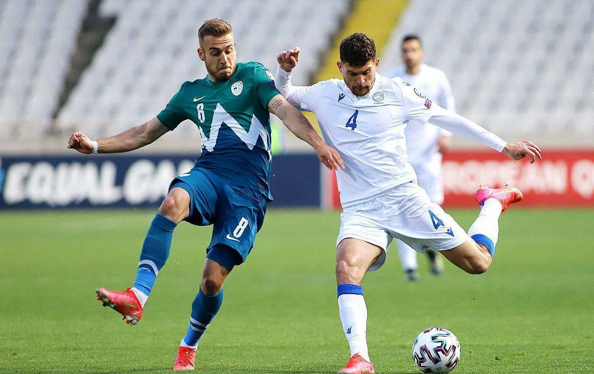 阿尔巴尼亚队在比赛中力克对手，晋级半决赛