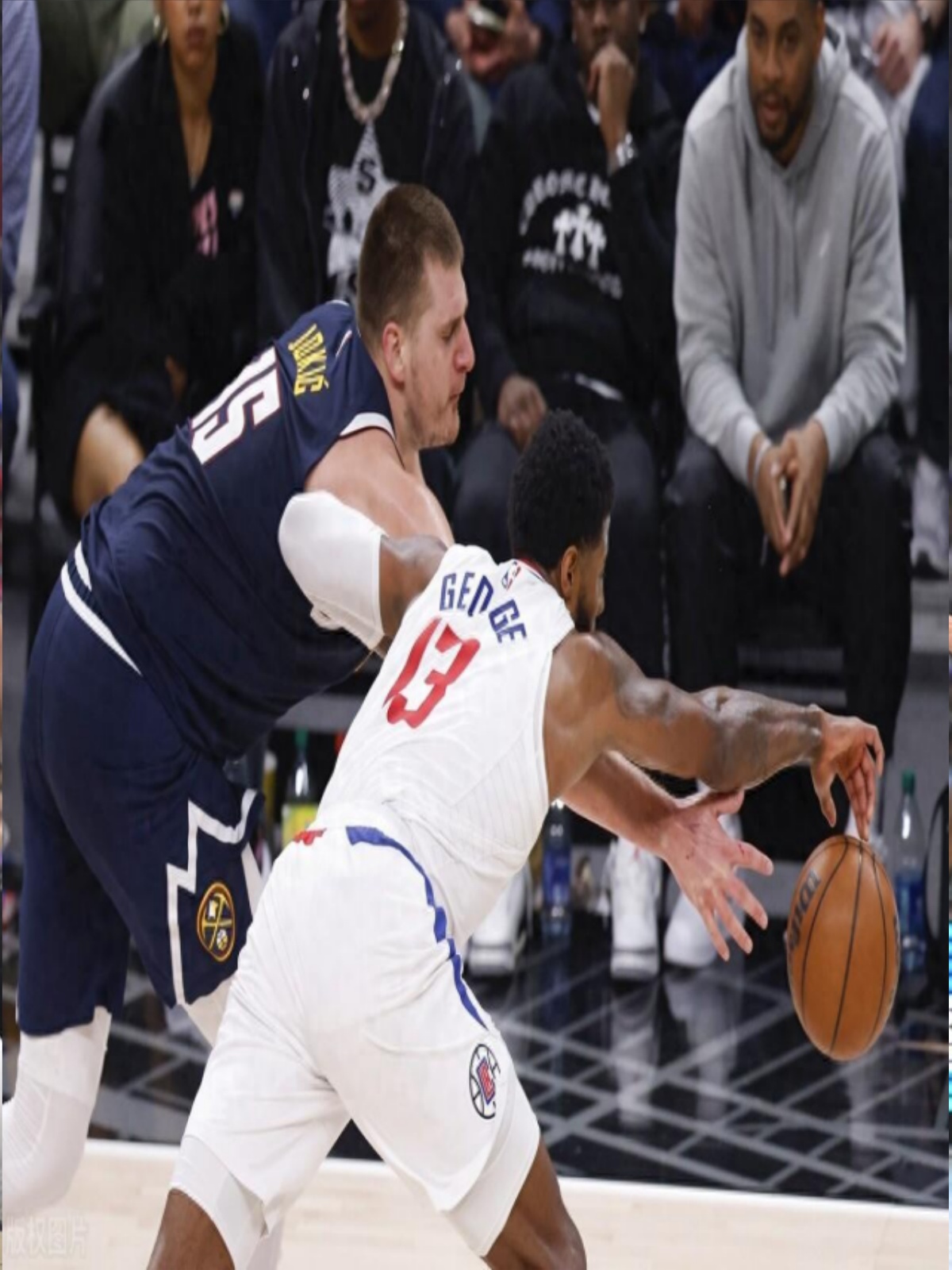 快船大胜魔术，乔治复出砍下25分