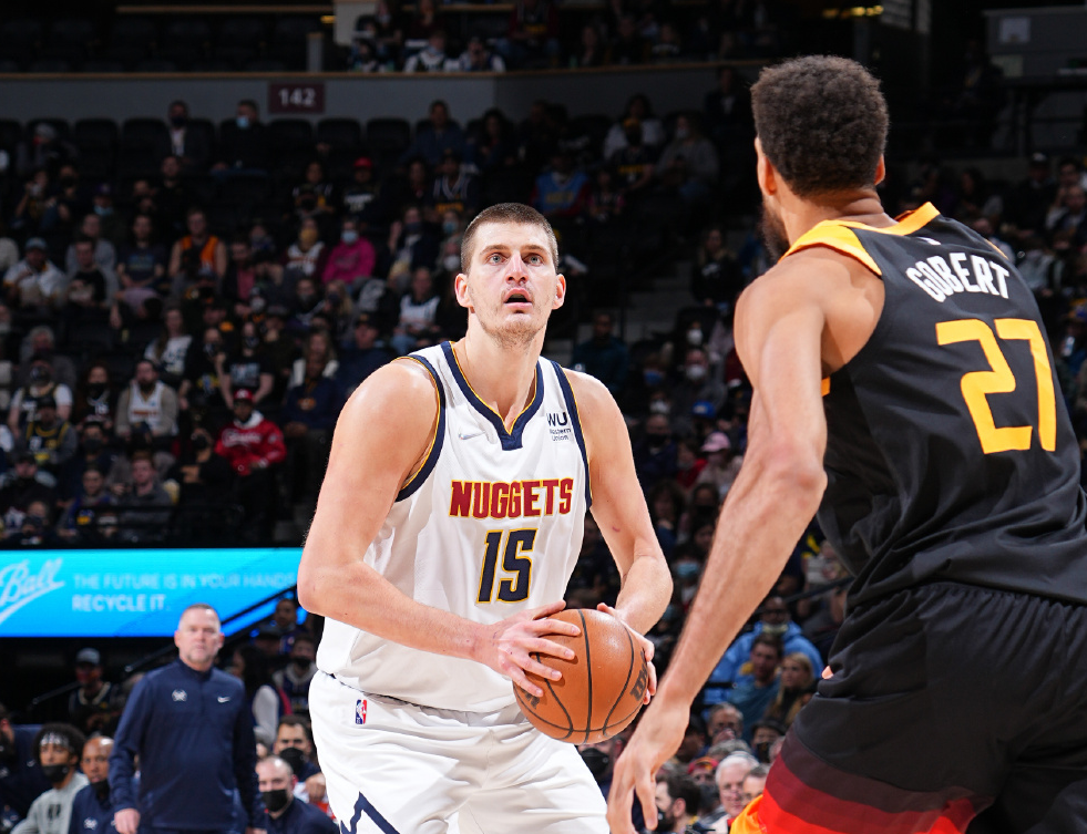 爵士主场大胜活塞,莫罗助攻火力全开 爵士主场大胜活塞,莫罗助攻火力全开