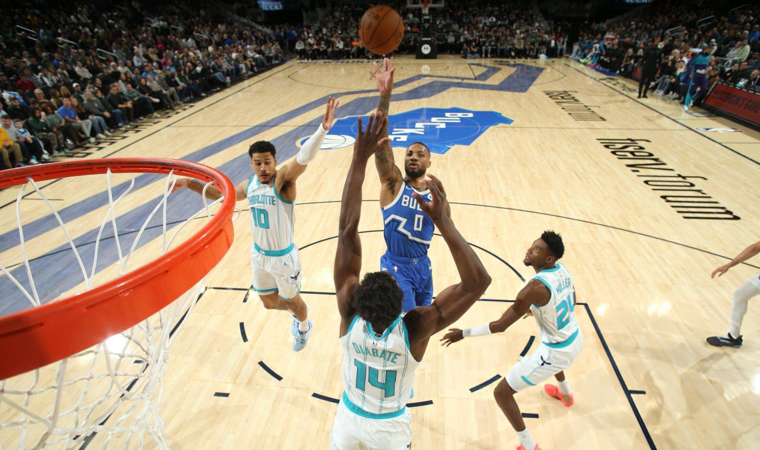 雄鹿胜黄蜂，连胜进行中！