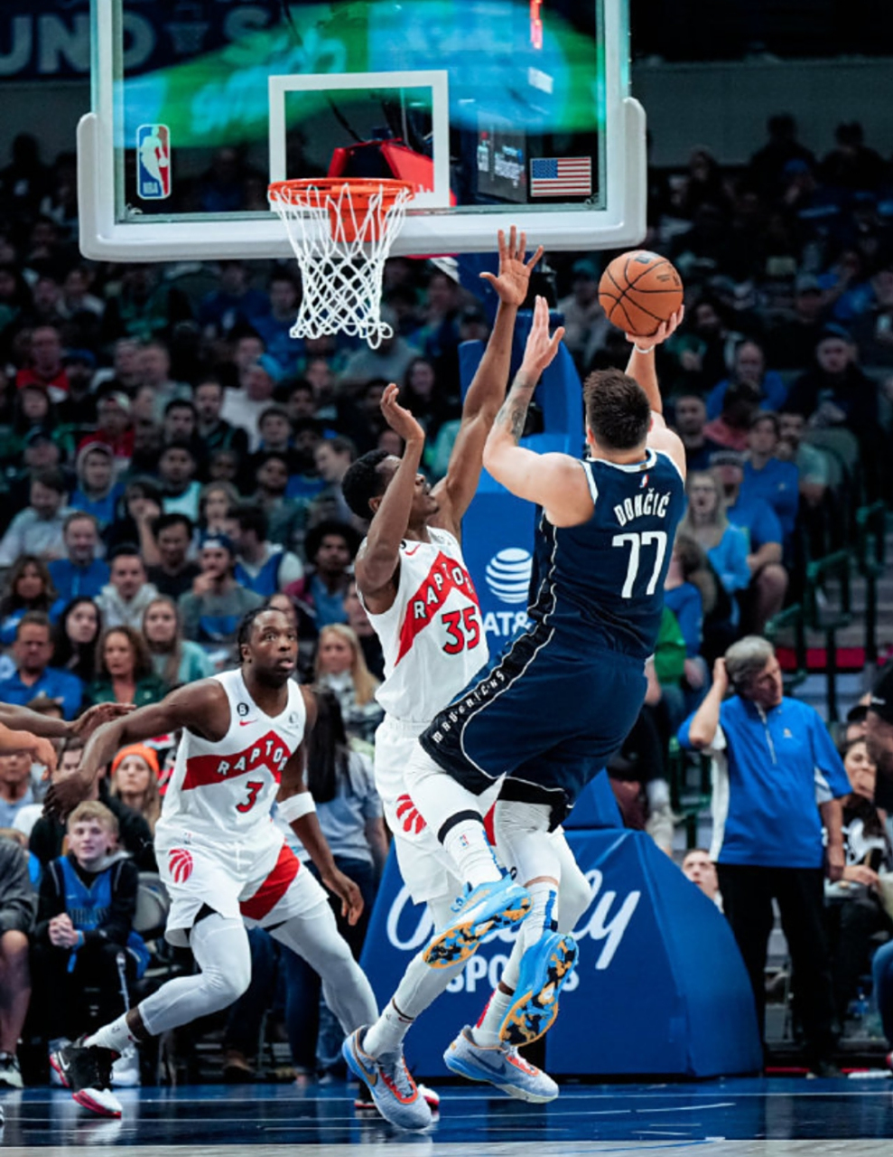 独行侠再次击败湖人，卢卡-东契奇大秀技术